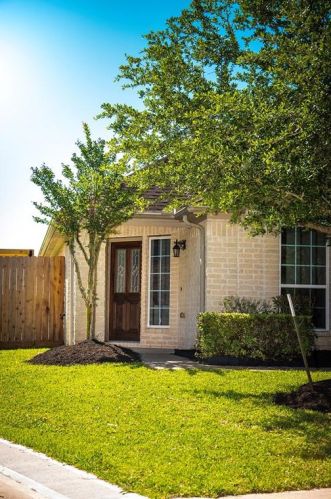 2106 Croxley Cv, Richmond TX  77471-4595 exterior