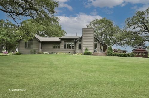 9907 Lilja Rd, Alden, IL 60033-9235