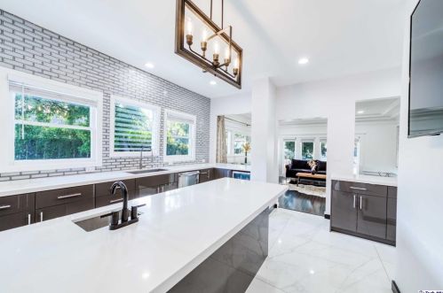 1616 Wabasso Way, Glendale CA  91208-2441 exterior