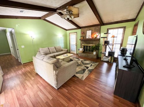 230 Hearthstone Dr, Lagrange, GA 30241-1365