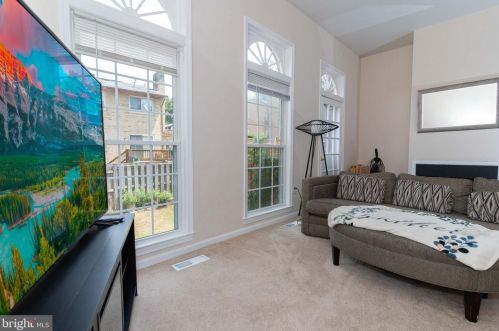 8077 Powderbrook Ln, Springfield VA  22153-2927 exterior