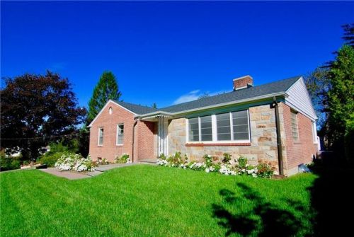 16 Shore Rd, Westerly, RI 02891-5111
