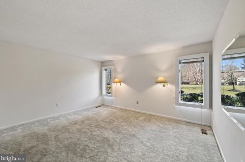 1 Hemlock Ct, Princeton NJ  08540-4708 exterior