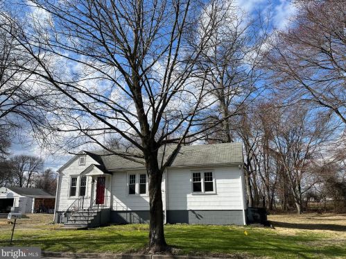 56 Mandl St, Trenton NJ  08619-3604 exterior