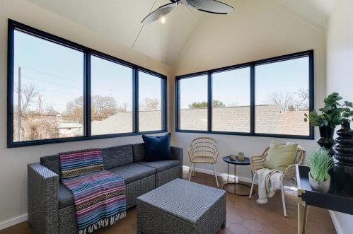 4907 Delores Ave, Austin TX  78721-2107 exterior