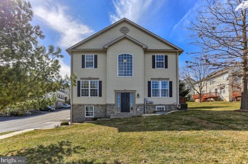 2725 Foxshire Dr, York, PA 17402-8532