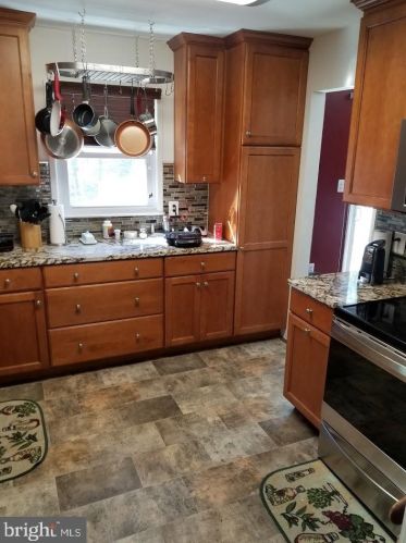 5117 Leesburg Ct, Woodbridge, VA 22193-4306
