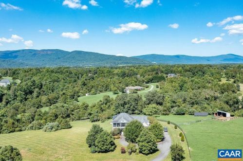 4601 Grand View Dr, Charlottesville, VA 22901-6384