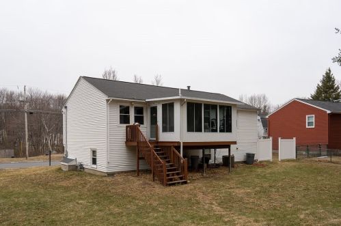 82 Nottingham Dr, Nashua, NH 03062-2159