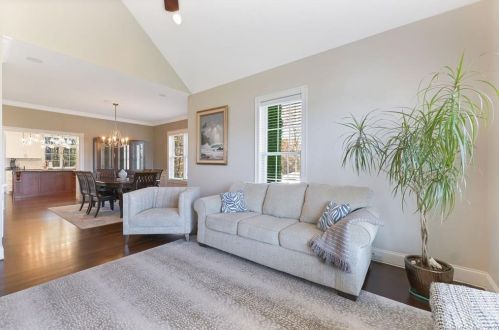 42 Vintage Ln, Wapping CT  06074-1616 exterior