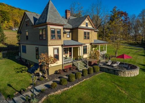 5 Hoffmans Crossing Rd, Califon, NJ 07830-4221