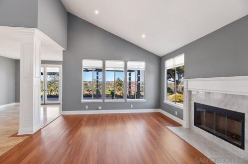 1597 Parkview Dr, Vista CA  92081-8750 exterior