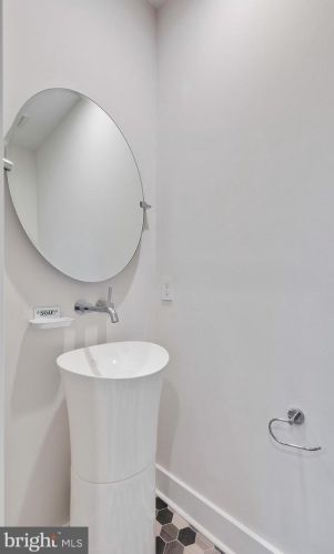 1220 Kater St, Philadelphia PA 19147-2011 exterior