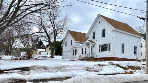 24 Spring St, Lisbon, ME 04250-6433