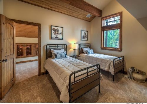 10865 Pine Cone Dr, Truckee CA  96161-3154 exterior