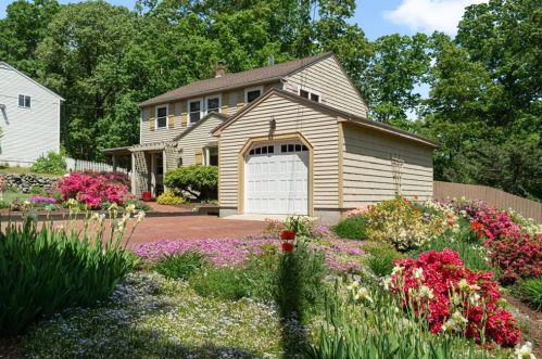 33 Martins Way, Lincoln, RI 02865-1303