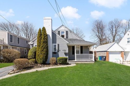 15 Columbia Ave, Warwick, RI 02888-4404