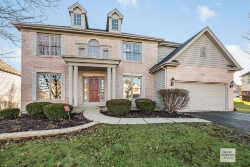 3905 Gladstone Dr, Naperville, IL 60565-1108