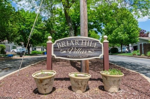 58 Glenview Dr, Town Center, NJ 07052-1013