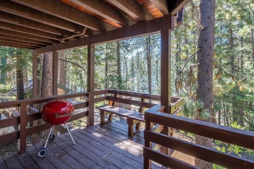 14562 Donner Ave, Truckee CA  96161-3635 exterior