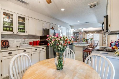 5132 Ledgestone Dr, Fort Worth TX  76132-2019 exterior