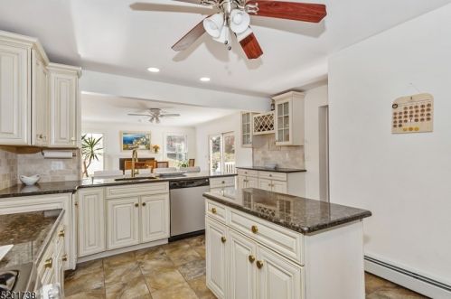 97 Roosevelt Ave, Paterson NJ  07506-0015 exterior