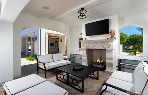 20 Black Falcon, Irvine CA  92603-0420 exterior