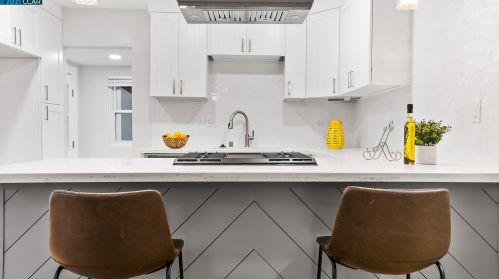 1555 Thrush Ave, San Leandro CA  94578-2045 exterior