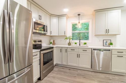 554 Old Hartford Rd, Colchester CT  06415-2732 exterior
