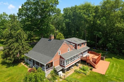 4 Old Gate Rd, Wallingford, CT 06492-3327