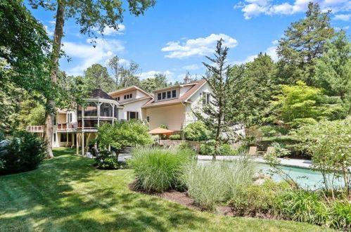 17 Carrington Dr, Greenwich CT  06831-3119 exterior