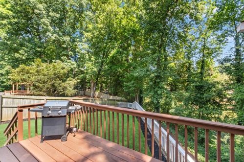 2976 Four Oaks Dr, Atlanta GA  30360-1752 exterior