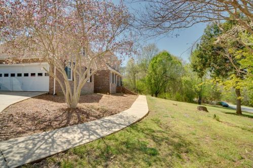 61 Southwood Dr, Greenville, SC 29605-5916