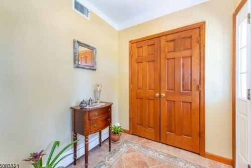 124 Satterthwaite Ave, Nutley, NJ 07110-1828