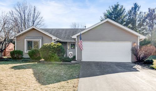 2323 Woodview Ln, Naperville, IL 60565-3278