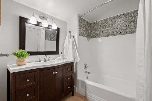 1330 Fairway Dr, Los Altos CA 94024-5358 exterior