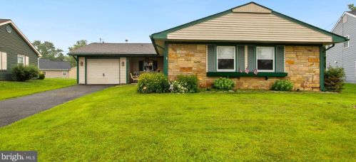 23 Excell Ln, Willingboro, NJ 08046-2428