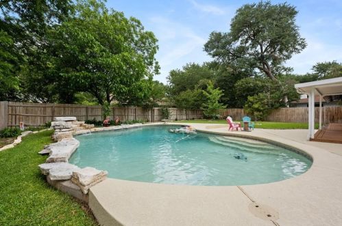 12402 Burlywood Trl, Austin TX  78750-1105 exterior