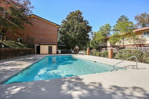 2570 Bradford Sq, Atlanta GA  30345-1366 exterior