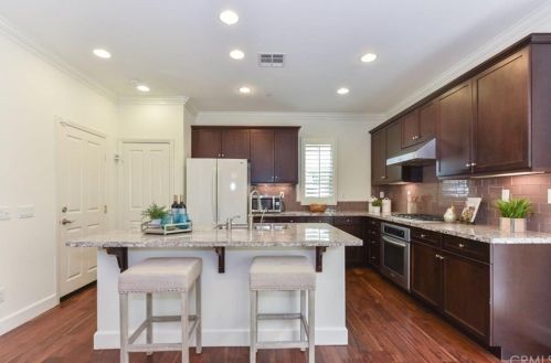 186 Pathway, Irvine CA  92618-8846 exterior