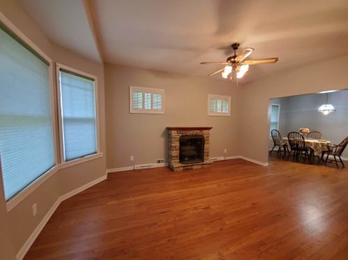 554 Arlington Ave, Des Plaines, IL 60016-3363