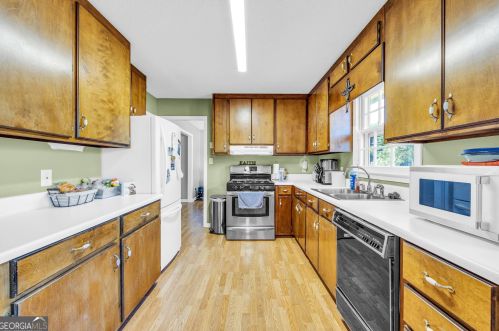 1191 Rock Creek Rd, Toccoa, GA 30577-8059