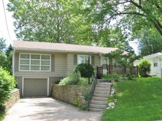 220 Oakdale Ave, Pekin, IL 61554-5382