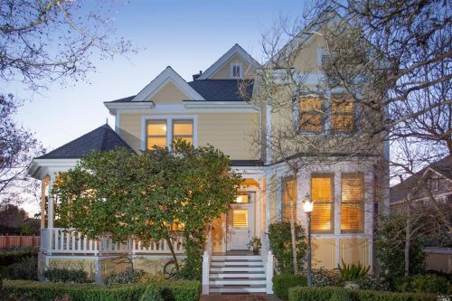 321 Fitch St, Healdsburg, CA 95448-4233