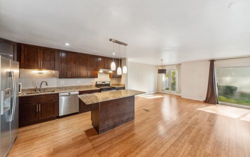527 Winston Ln, Bannockburn, IL 60015-3656