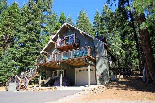 629 Mountain Ridge Rd, Peninsula Village, CA 96137-9549