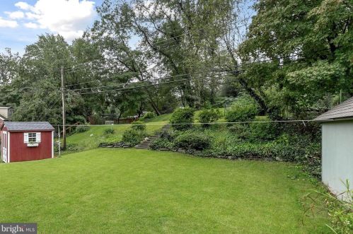 8421 Chippewa Rd, Philadelphia PA 19128-1206 exterior