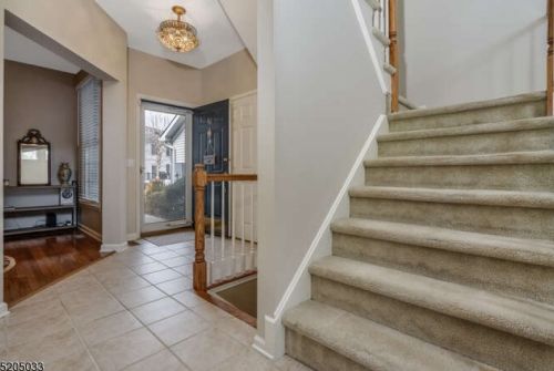 31 Pinehurst Cir, Annandale, NJ 08801-1656
