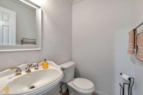 302 Brandywine Cir, Atlanta GA  30350-2002 exterior