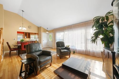 8830 Elmore St, Niles IL 60714-2413 exterior